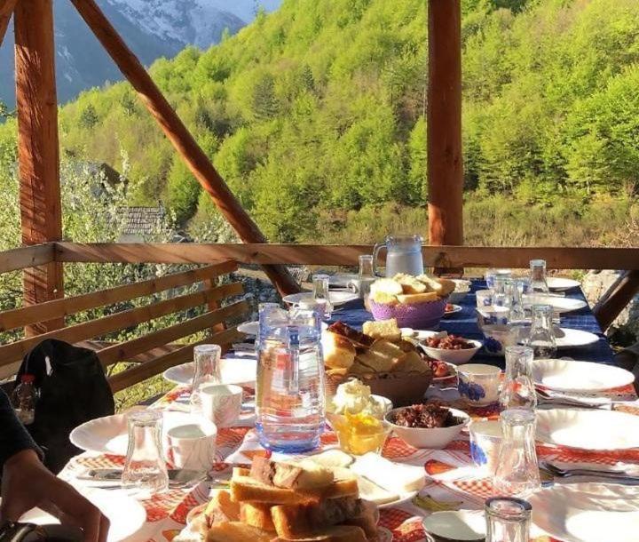 Guesthouse Kukaj Valbone Eksteriør bilde