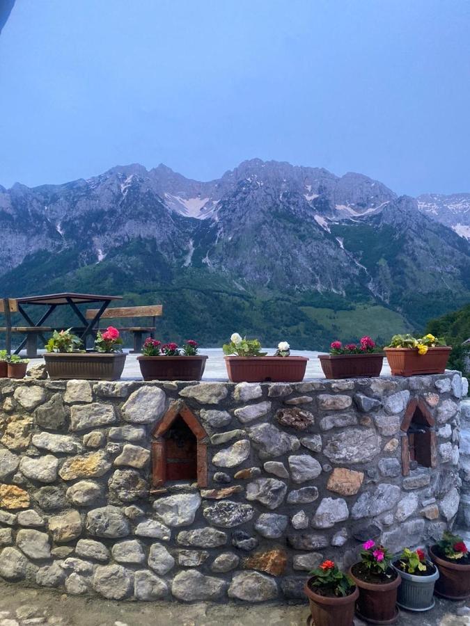 Guesthouse Kukaj Valbone Eksteriør bilde